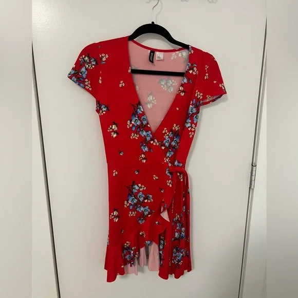 H&M size 2 red floral cotton wrap dress
